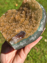 Load image into Gallery viewer, Champagne sugar druzy amethyst