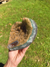 Load image into Gallery viewer, Champagne sugar druzy amethyst