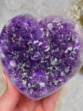 Load image into Gallery viewer, Amethyst heart