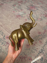 Load image into Gallery viewer, Vintage Brass elephant (very heavy)
