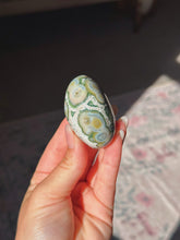 Load image into Gallery viewer, Rare 8th vein ocean jasper palmstone
