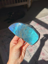 Load image into Gallery viewer, Labradorite freeform
