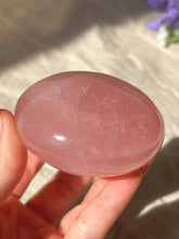 Load image into Gallery viewer, Rose quartz palmstone
