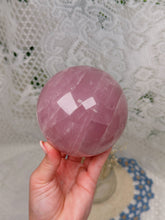 Load image into Gallery viewer, Rose quartz sphere
