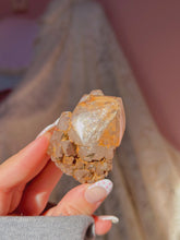 Load image into Gallery viewer, Castle quartz (from Madagascar)
