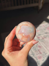 Load image into Gallery viewer, Flower agate sphere (butterfly)
