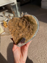 Load image into Gallery viewer, Champagne sugar druzy amethyst
