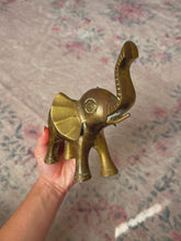 Load image into Gallery viewer, Vintage Brass elephant (very heavy)
