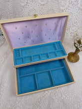 Load image into Gallery viewer, Vintage jewelry box
