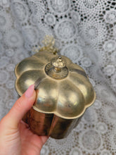Load image into Gallery viewer, Vintage trinket box
