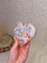 Load image into Gallery viewer, Flower agate heart
