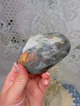 Load image into Gallery viewer, Labradorite freeform
