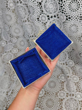 Load image into Gallery viewer, Vintage jewelry box
