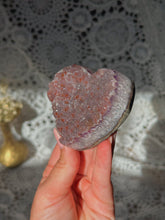Load image into Gallery viewer, Sugar druzy amethyst heart
