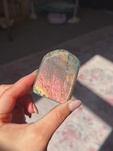 Load image into Gallery viewer, Labradorite freeform
