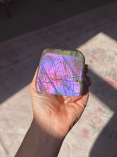 Load image into Gallery viewer, Labradorite freeform
