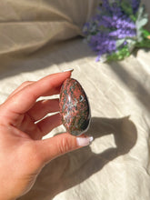 Load image into Gallery viewer, Veinless ocean jasper palmstone
