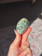 Load image into Gallery viewer, Rare 8th vein ocean jasper palmstone
