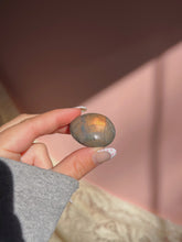 Load image into Gallery viewer, Labradorite palmstone
