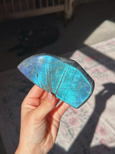Load image into Gallery viewer, Labradorite freeform

