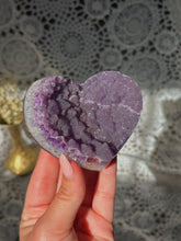Load image into Gallery viewer, Sugar druzy amethyst heart
