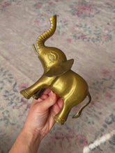 Load image into Gallery viewer, Vintage Brass elephant (very heavy)
