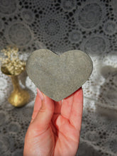 Load image into Gallery viewer, Sugar druzy amethyst heart
