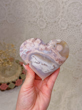 Load image into Gallery viewer, Flower agate heart

