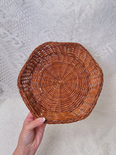 Load image into Gallery viewer, Vintage basket
