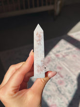Load image into Gallery viewer, Flower agate tower
