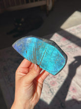 Load image into Gallery viewer, Labradorite freeform
