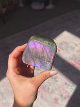 Load image into Gallery viewer, Labradorite freeform
