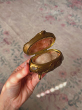 Load image into Gallery viewer, Vintage jewelry box
