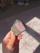 Load image into Gallery viewer, Labradorite freeform
