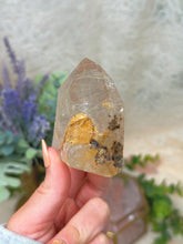 Load image into Gallery viewer, Quartz with rutile tower
