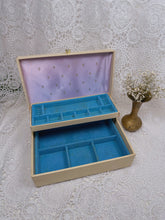 Load image into Gallery viewer, Vintage jewelry box
