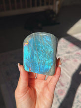 Load image into Gallery viewer, Labradorite freeform
