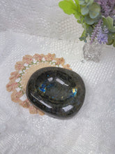 Load image into Gallery viewer, Labradorite bowl
