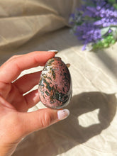 Load image into Gallery viewer, Veinless ocean jasper palmstone

