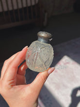 Load image into Gallery viewer, Antique salt/pepper shaker
