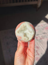 Load image into Gallery viewer, Petal agate sphere
