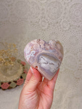 Load image into Gallery viewer, Flower agate heart
