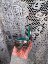 Load image into Gallery viewer, Vintage double heart jewelry box
