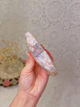 Load image into Gallery viewer, Flower agate heart
