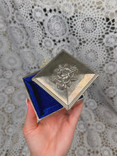 Load image into Gallery viewer, Vintage jewelry box

