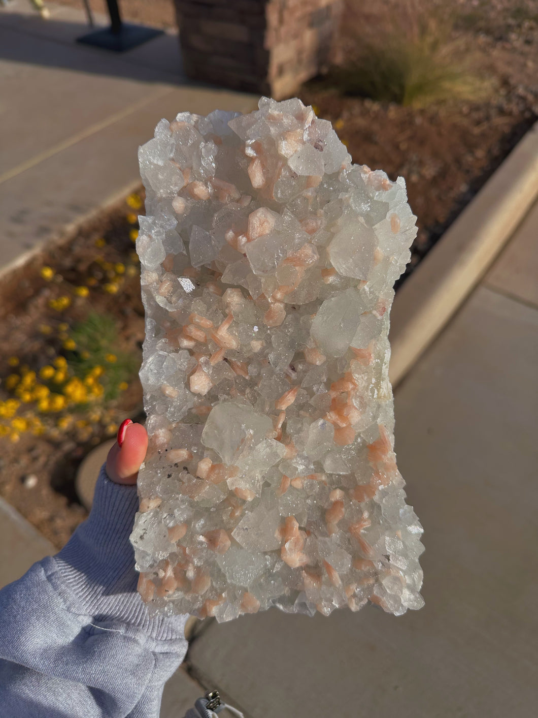 Sugar apophyllite, stilbite, chalcedony (self stands)