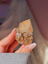 Load image into Gallery viewer, Castle quartz (from Madagascar)
