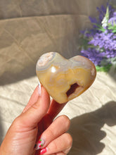 Load image into Gallery viewer, Flower agate heart

