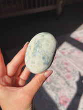 Load image into Gallery viewer, Orca agate palmstone
