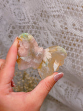 Load image into Gallery viewer, Flower agate butterfly

